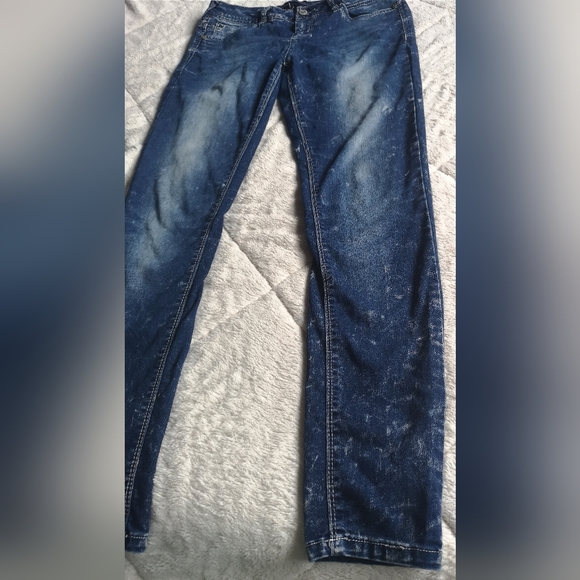 Skinny jeans. Size 9. - Picture 2 of 10